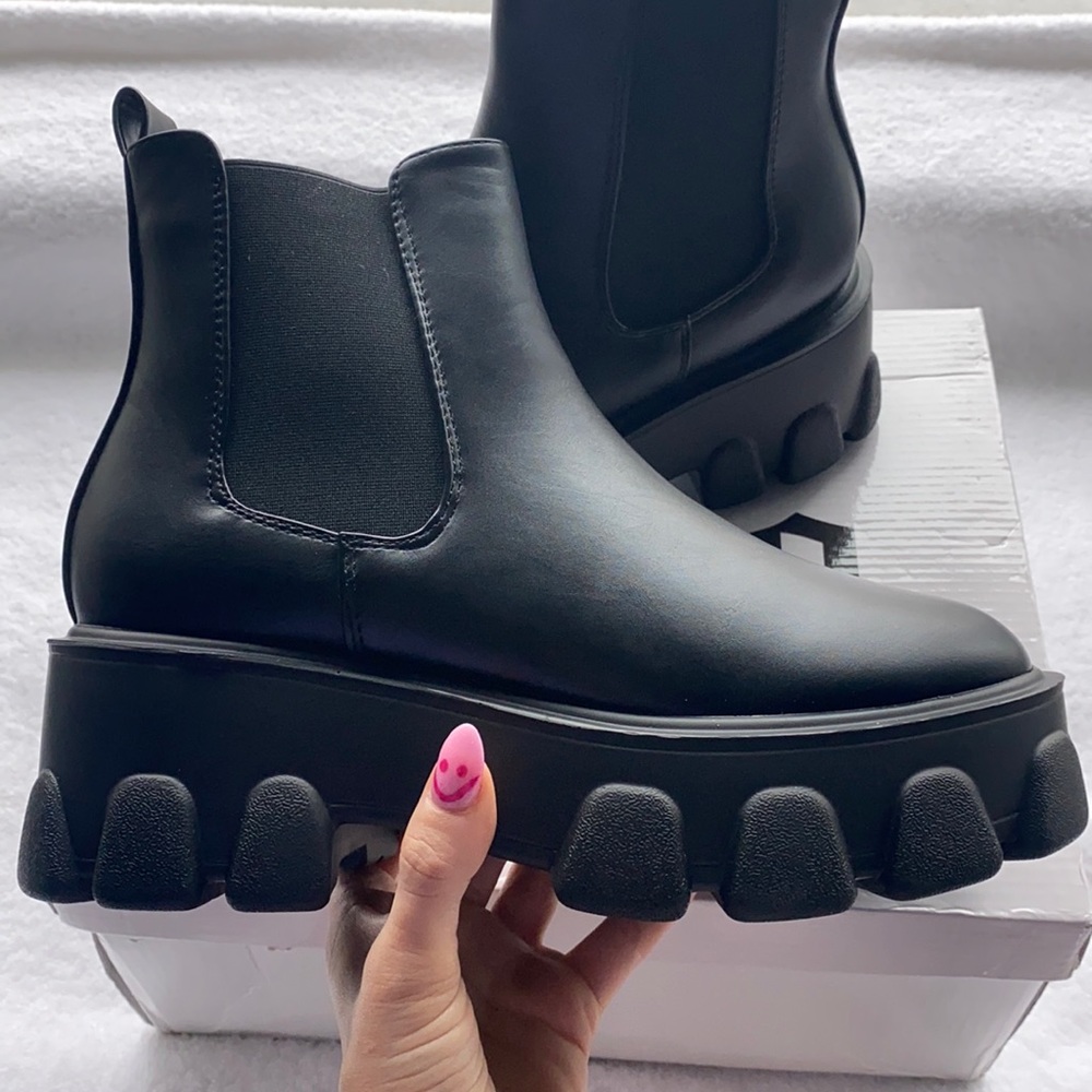 Black Chunky Chelsea Boots Womens - Luxe To Kill